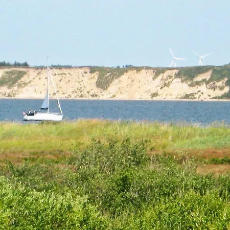 6 Person In Hojslev-by Traum *