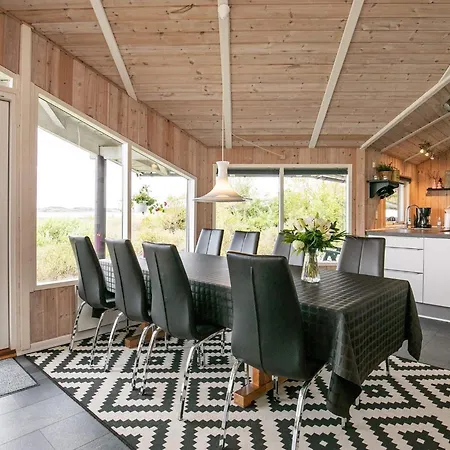 6 Person In Hojslev-by Traum *