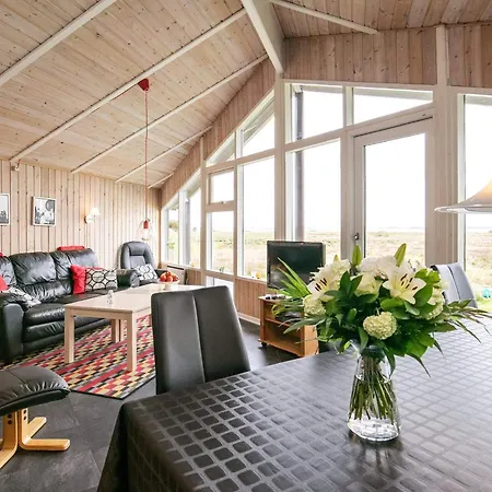 6 Person In Hojslev-by Traum