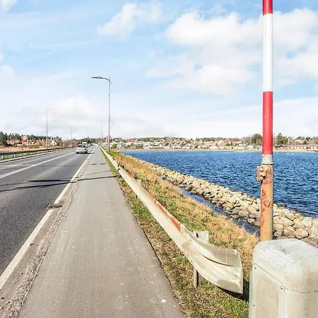 6 Person In Hojslev-by Traum *