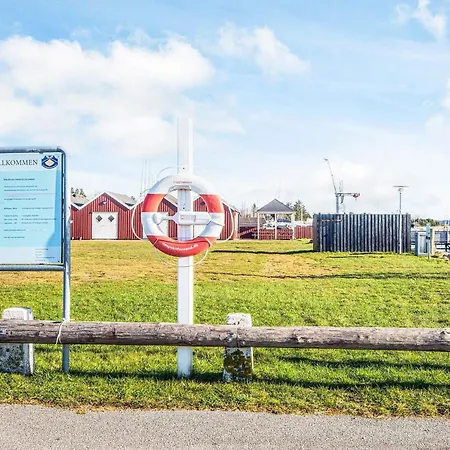 6 Person In Hojslev-by Traum