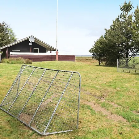 6 Person In Hojslev-by Traum *